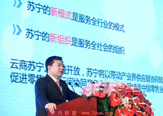 “行业成本增速抵消消费增幅、网购渠道分流线下、物流配送低质量高速度发展、实体零售企业大面积效益下滑、电商企业普遍性亏损。”张近东说,中国零售业正处在历史危机关头。